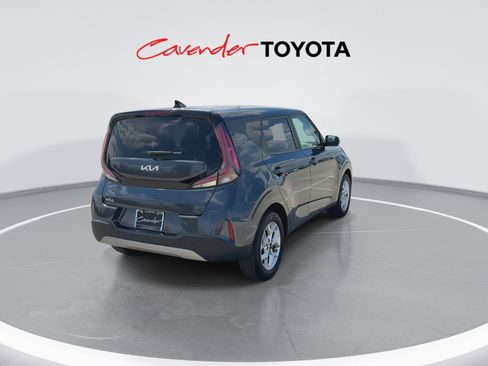 Used 2025 Kia Soul LX w/ LX Technology Package FWD image 8