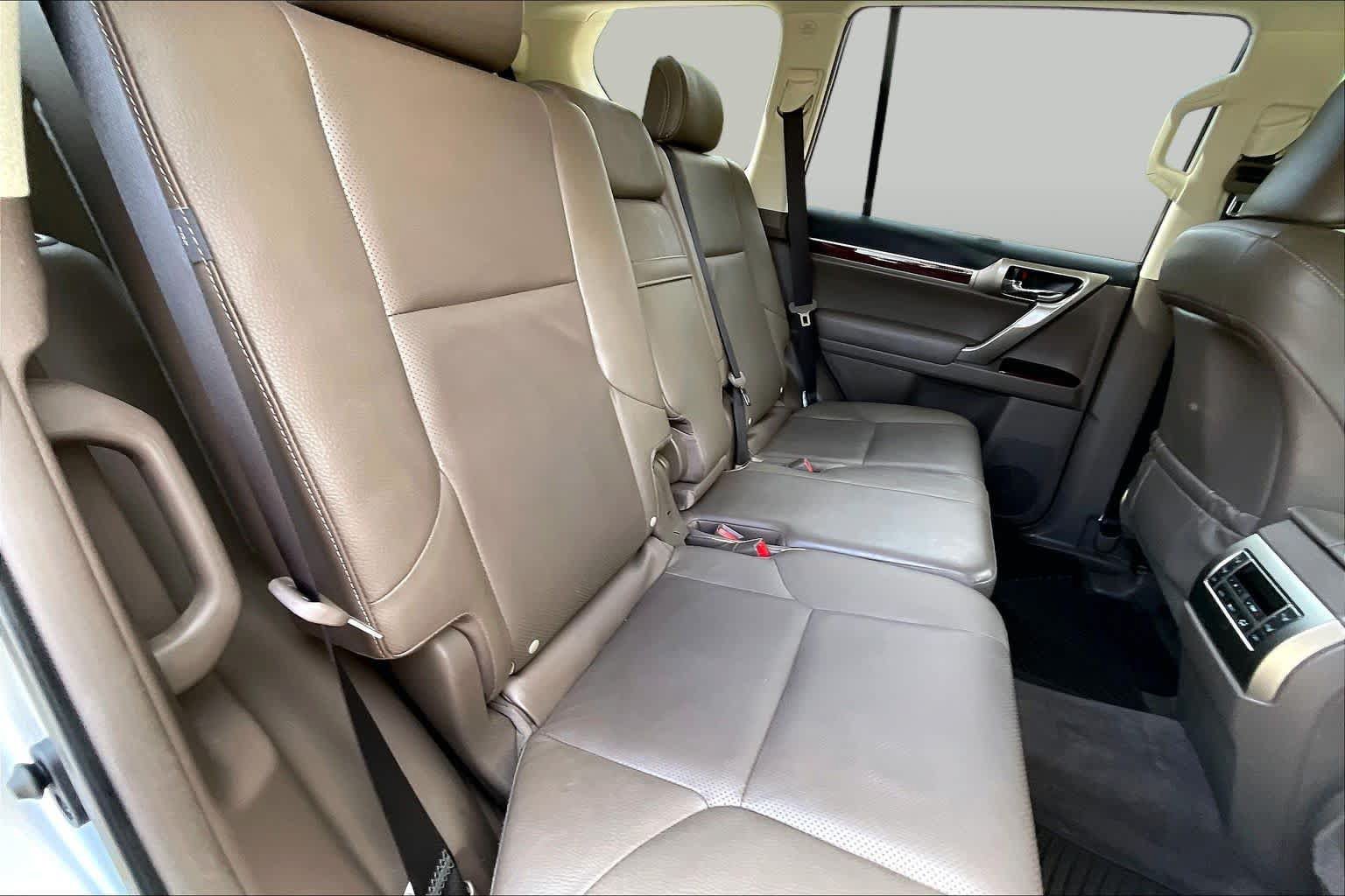 Used 2018 Lexus GX 460 Premium w/ Premium Package AWD/4WD image 19