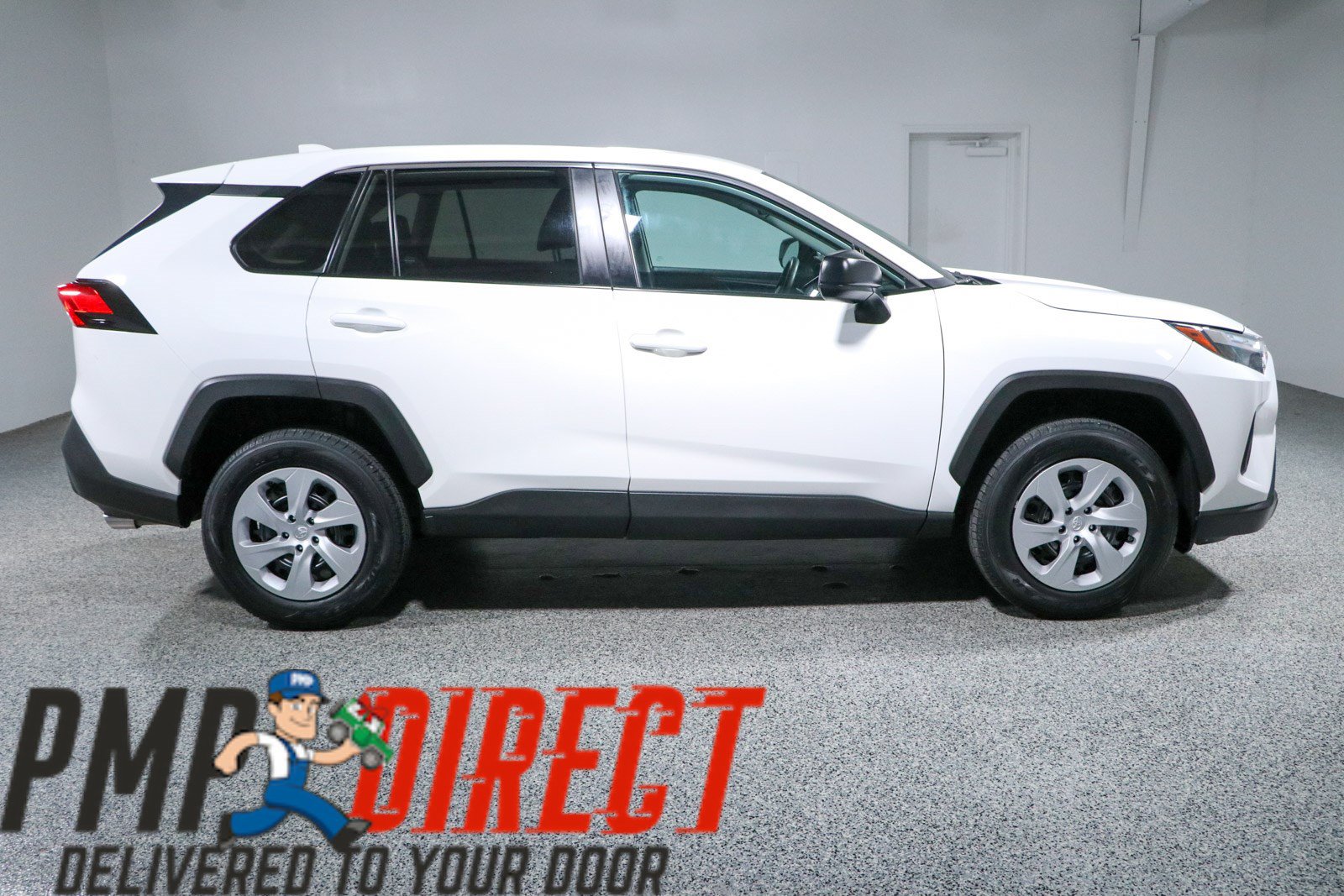 Used 2024 Toyota RAV4 LE FWD image 6