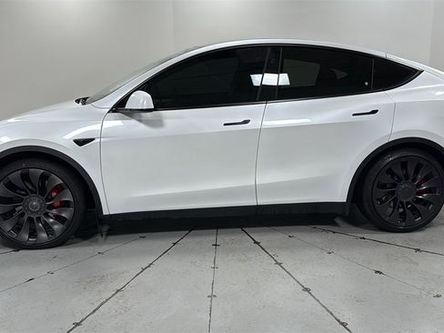 Used 2025 Tesla Model Y Performance image 8