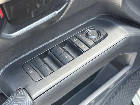 Used 2024 Toyota Tacoma SR5 w/ SR5 Upgrade Package image 28