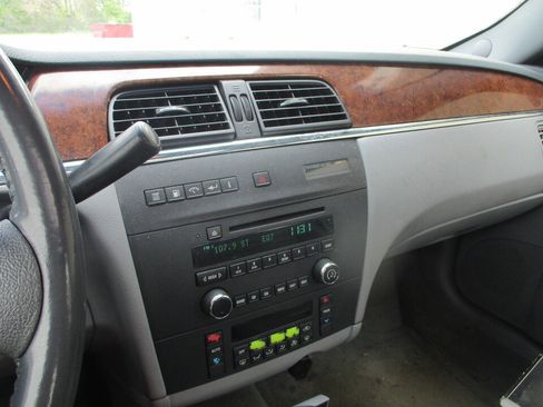 Used 2005 Buick LaCrosse CXL FWD image 35