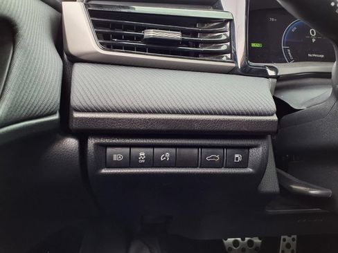 Used 2025 Toyota Camry SE FWD image 17