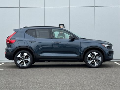 New 2026 Volvo XC40 B4 Plus w/ Climate Package image 6