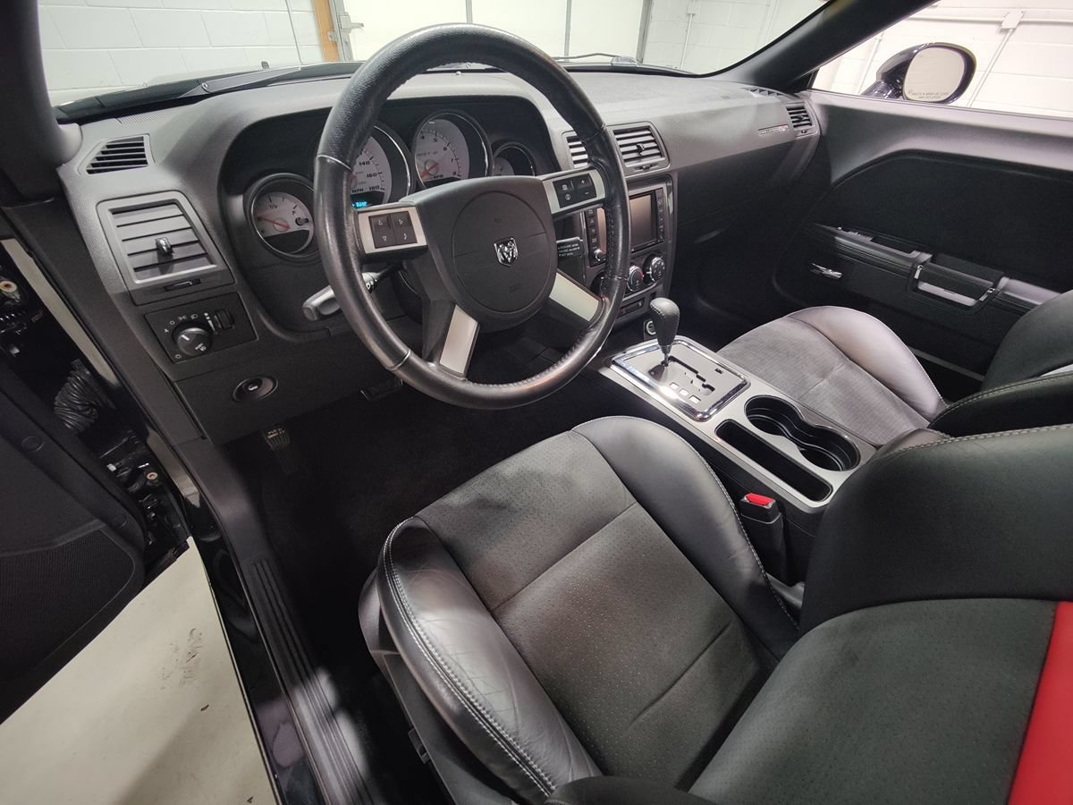 Used 2009 Dodge Challenger SRT8 w/ SRT Option Group II RWD image 29