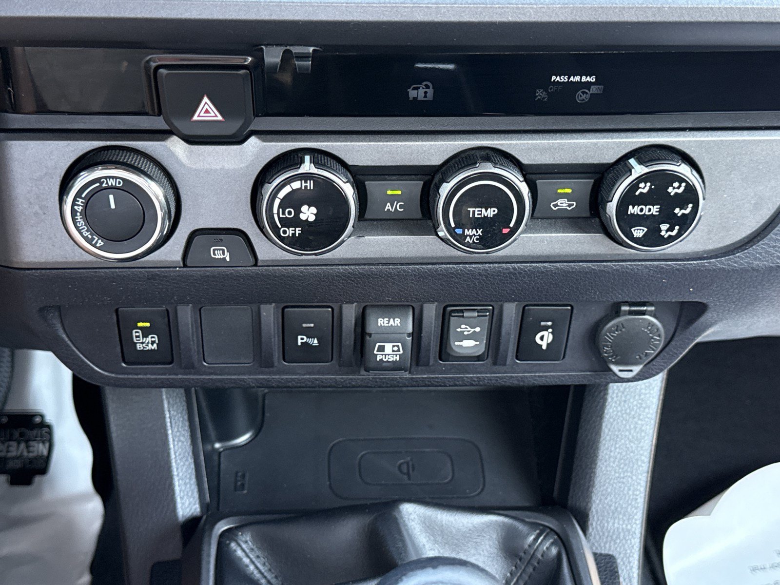 Used 2018 Toyota Tacoma TRD Off-Road w/ Technology Package AWD/4WD image 26