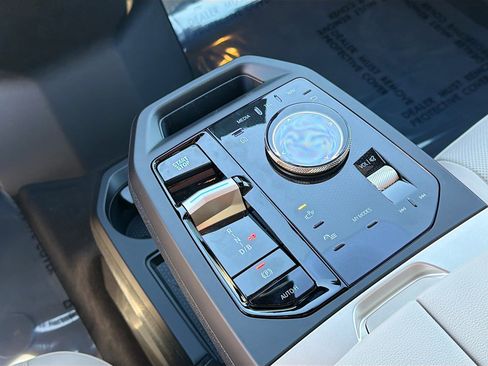 New 2026 BMW iX xDrive60 w/ Premium Package image 29