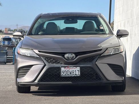 Used 2018 Toyota Camry SE w/ Moonroof Package FWD image 10