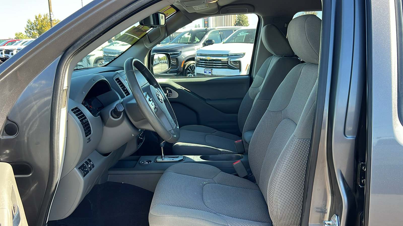 Used 2021 Nissan Frontier SV w/ Midnight Edition Floor Mats AWD/4WD image 26