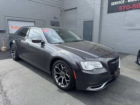 Used 2015 Chrysler 300 Limited image 1