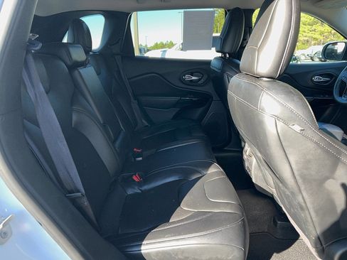 Used 2020 Jeep Cherokee Latitude Plus image 24