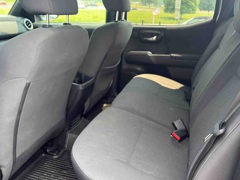Used 2019 Toyota Tacoma TRD Sport AWD/4WD image 13