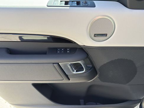 New 2026 Land Rover Discovery S image 15