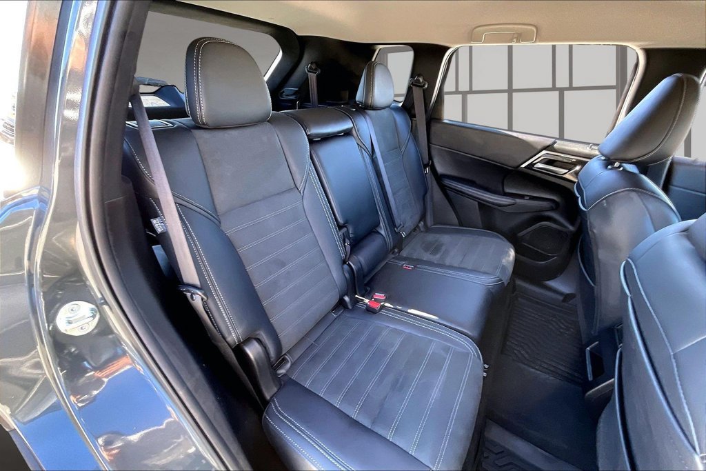 Used 2024 Mitsubishi Outlander AWD image 24