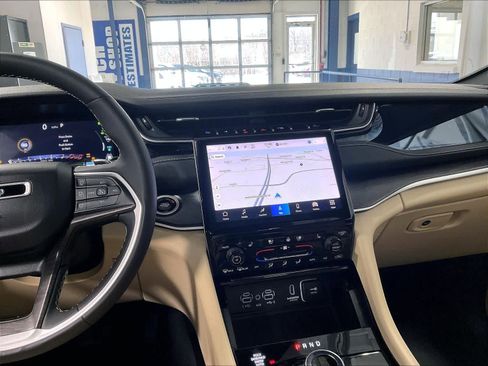 Used 2023 Jeep Grand Cherokee 4WD 4xe w/ Luxury Tech Group II image 18