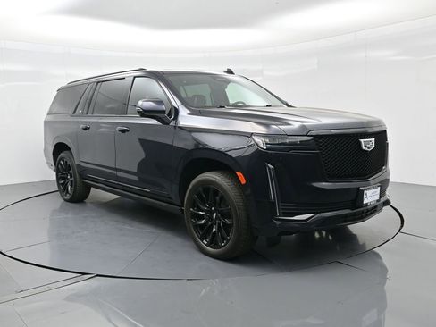 Used 2023 Cadillac Escalade ESV Sport Platinum w/ LPO, ONYX Package image 4