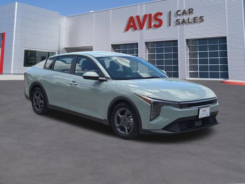 Used 2025 Kia K4 FWD image 3