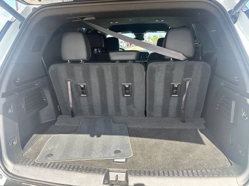 Used 2025 Chevrolet Traverse LT FWD image 13