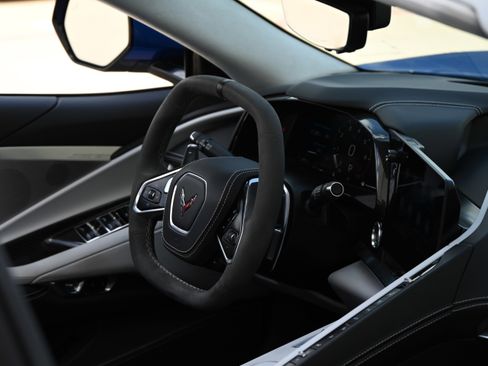 Used 2022 Chevrolet Corvette Stingray Premium Conv w/ Z51 Performance Package RWD image 25