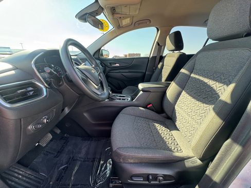 Used 2023 Chevrolet Equinox LT w/ Driver Convenience Package image 9