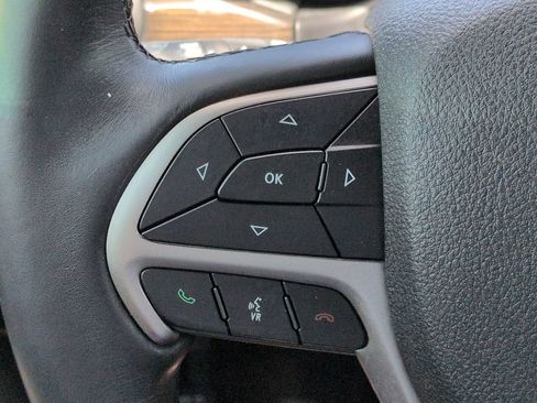Used 2018 Jeep Grand Cherokee Overland RWD image 27