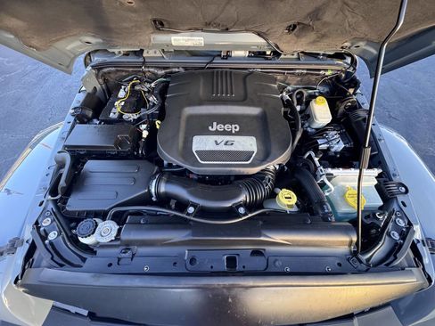 Used 2015 Jeep Wrangler Unlimited Sahara image 43