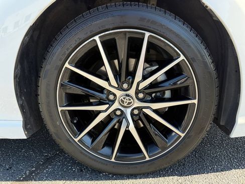 Used 2021 Toyota Camry SE FWD image 18