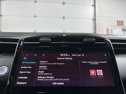 Used 2024 Hyundai Santa Cruz Night image 30