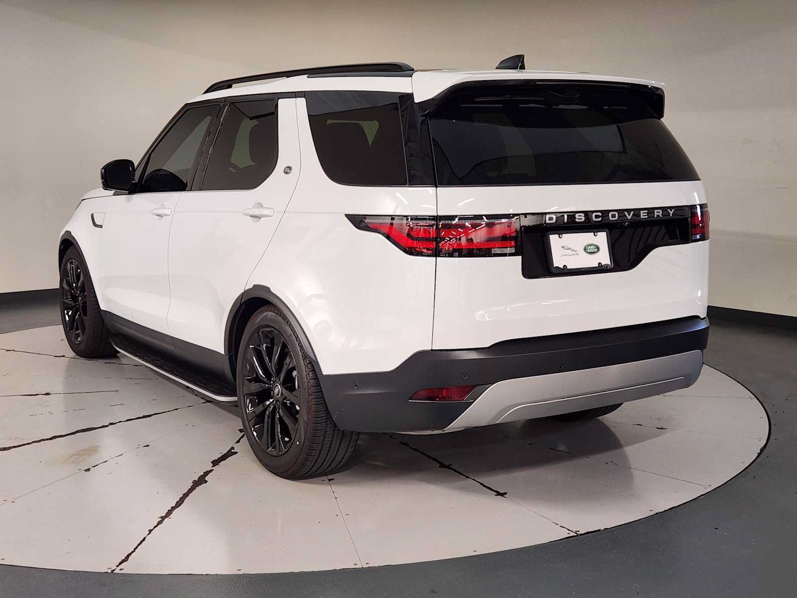 Used 2026 Land Rover Discovery S AWD/4WD image 6
