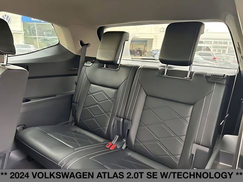 Used 2024 Volkswagen Atlas SE image 17