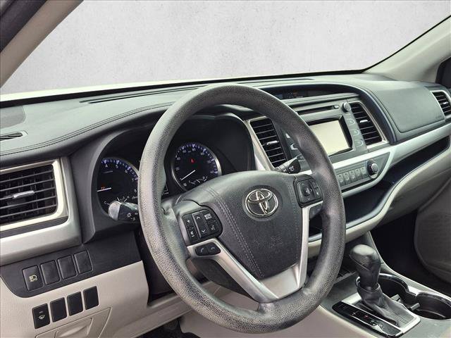 Used 2017 Toyota Highlander LE FWD image 9