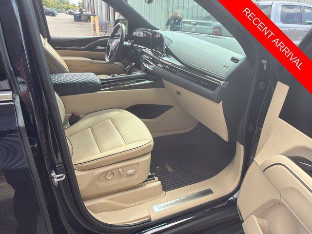 Used 2024 Cadillac Escalade Premium Luxury w/ Performance Package AWD/4WD image 4