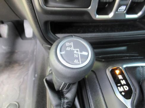 Used 2025 Jeep Gladiator Sport image 29