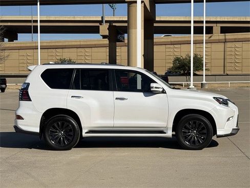 Used 2023 Lexus GX 460 Premium w/ Accessory Package image 3