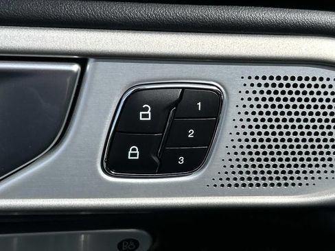 Used 2023 Ford Explorer Platinum w/ Technology Package AWD/4WD image 31