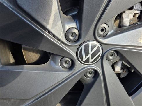 Used 2025 Volkswagen Taos S image 9