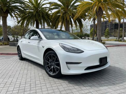 Used 2019 Tesla Model 3 Standard Range Plus RWD image 2