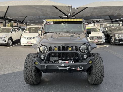Used 2016 Jeep Wrangler Unlimited Rubicon image 2