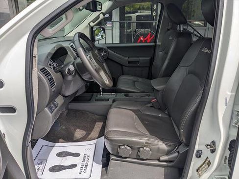 Used 2015 Nissan Xterra PRO-4X w/ Pro-4x Leather Package AWD/4WD image 9