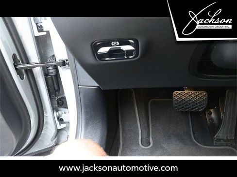 Used 2025 Mercedes-Benz E 350 Sedan image 16