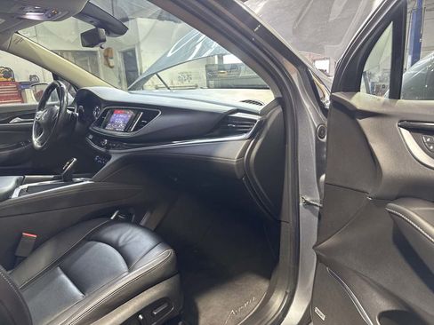 Used 2020 Buick Enclave Avenir FWD image 25
