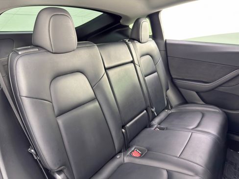 Used 2021 Tesla Model Y Long Range image 39