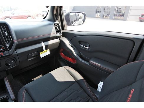 New 2025 Nissan Frontier PRO-4X w/ Interior Protection Package image 8