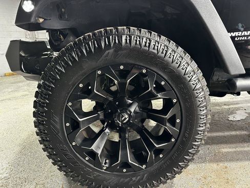 Used 2014 Jeep Wrangler Unlimited Rubicon w/ Connectivity Group AWD/4WD image 12