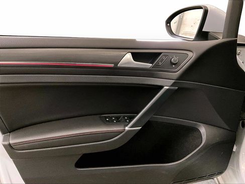 Used 2019 Volkswagen GTI SE image 23