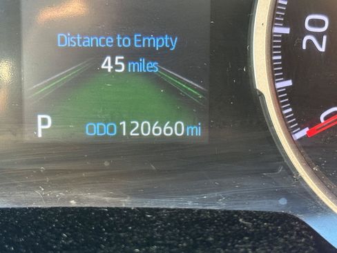Used 2019 Toyota RAV4 LE FWD image 14
