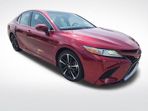 Used 2018 Toyota Camry XSE FWD image 3