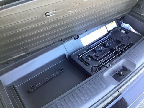 Used 2018 Toyota Highlander LE FWD image 30