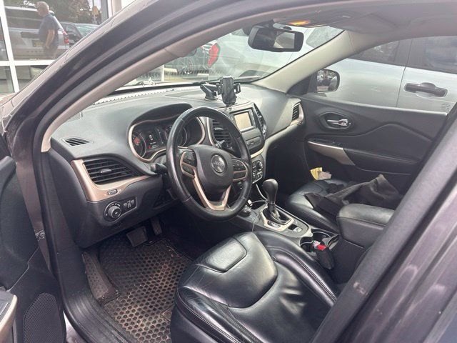 Used 2017 Jeep Cherokee Latitude w/ True North Edition AWD/4WD image 4