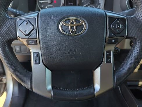 Used 2021 Toyota Tacoma SR5 w/ Technology Package image 5